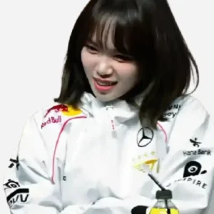 Chaewon T1 White Jacket