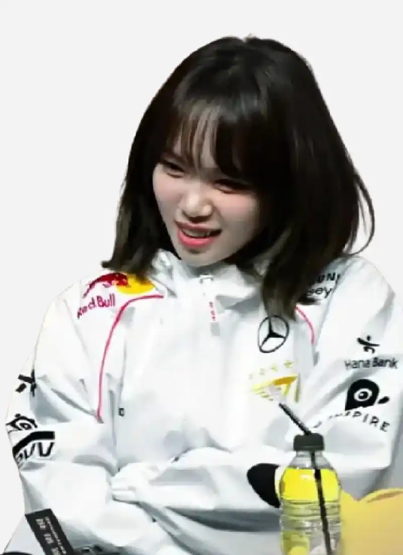 Chaewon T1 White Jacket