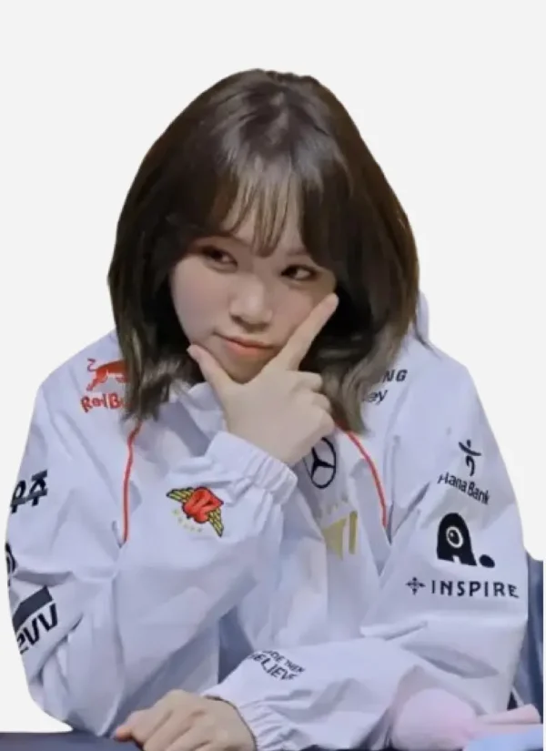Chaewon T1 White Jacket